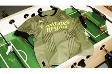 ミランが「十字デザイン」22-23新サードユニフォームを発表！新アウェイユニも掲載 画像