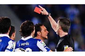 歴史上「最も多くのレッドカードを受けた選手」ベスト5 画像