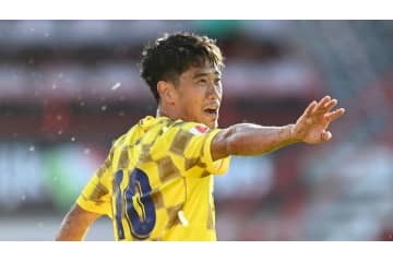 香川真司、電車使ってあのチームの試合生観戦！「なんてスタジアム」とビビる 画像