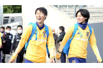 日本代表、W杯モードだ！「黄色の新作ウェア」がかなり強烈 画像