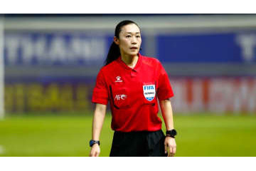 J1史上初！女性主審、山下良美さんが試合を裁く 画像