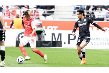 伊東純也、南野拓実に見せつけた電撃ドリブルがこちら 画像