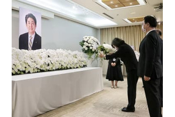 台湾、国葬で指名献花へ 画像
