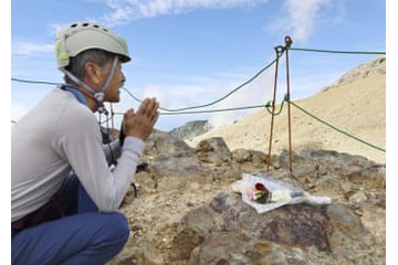 亡き妻を慰霊「今年も来たよ」 画像