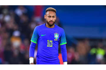 ネイマールへのラフタックル…ブラジル代表監督は「W杯を奪う気か」 画像