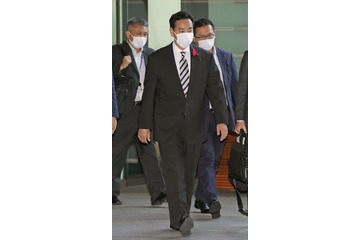 山際氏、保有株式記載せず 画像