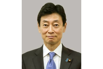 西村経産相が靖国神社を参拝 画像