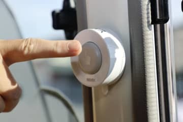 バス安全装置、全額補助を表明 画像