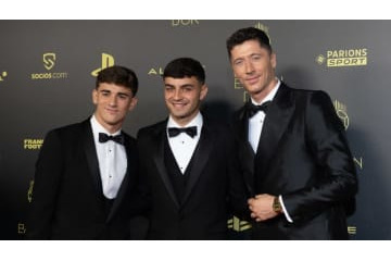 レヴァンドフスキ、バロンドール授与式の「金腕時計」は日本製！値段がヤバい 画像