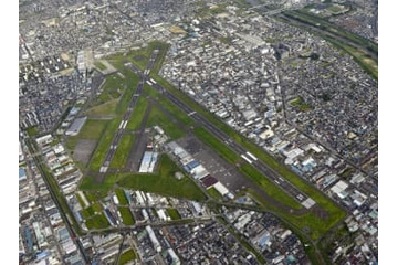 八尾空港で訓練機が滑走路に接触 画像