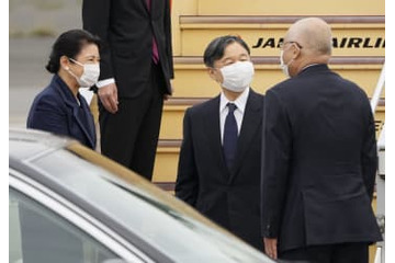 陛下、即位後初の沖縄訪問 画像