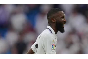 練習中のリュディガー、レアル選手をビビらせる 画像