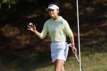 ＜中間速報＞藤田光里が単独トップ　岩橋里衣1差追走 画像