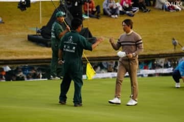 石川遼、バーディ締めで最終日最終組に滑り込み！　1万人越えの観客には「本当に感動」 画像