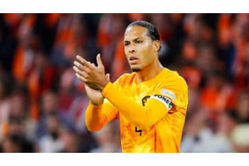 オランダ代表、W杯ユニフォームのオークション収益をカタール移民労働者に寄付へ 画像