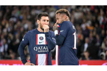 ロナウドとは大違い！？ネイマールとメッシ、PSGでやった「早退願いシーン」 画像