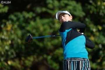 ＜中間速報＞新垣比菜が単独首位　須江唯加1差、松田鈴英ら2差追走 画像