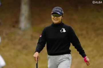 ＜中間速報＞藤田さいきが単独首位　鈴木愛1差、菊地絵理香ら5差追走 画像