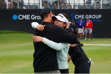 「このあと新婦になるのがうれしい」リディア・コが女王戴冠　フィアンセと10秒の熱いハグで涙 画像