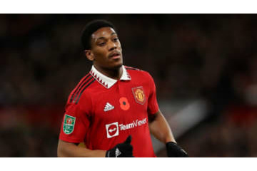 マルシャル、謝罪…強烈タックルの18歳若手に報復でケンカ 画像