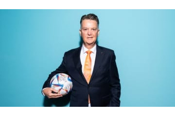  W杯オランダ代表、71歳ファンハール監督の「妻を抱く」発言が話題に 画像