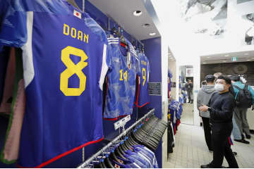 商戦も活況、W杯歴史的勝利で 画像