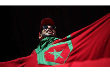 俺たちも紹介してくれ！日本に負けずモロッコ代表サポも「ごみ拾い」 画像