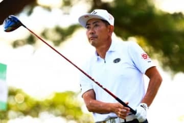 飯島宏明が単独首位発進　7連勝狙うプラヤド・マークセンは7位 画像