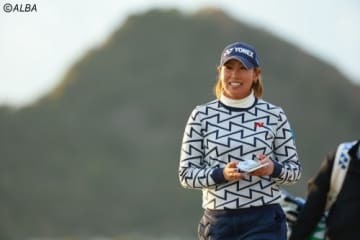 若林舞衣子が首位で最終日へ　葭葉ルミ、柏原明日架らも上位【JLPGAファイナルQT】 画像