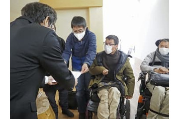 天守閣の小型昇降設備導入で抗議 画像