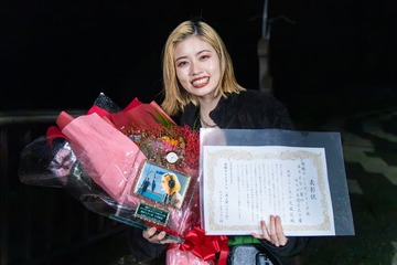 小芝風花、サプライズに感激「波よ聞いてくれ」笑顔でランクアップ 画像