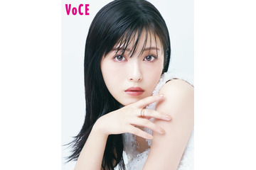 浜辺美波、ヘソ出しルックに挑戦　今気になるメイク＆肌見せファッション披露 画像