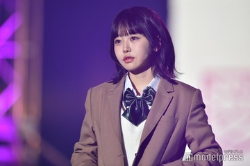 「花束オオカミ」で話題の韓国人インフルエンサー・ちせ、ブレザー姿が新鮮 笑顔でランウェイウォーク＜TGC teen 2023 Summer＞ 画像