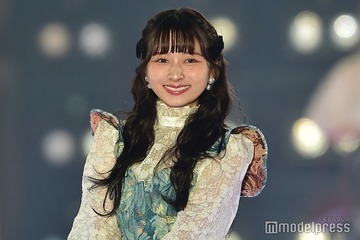 美容系YouTuber・nanakoななこ、美スタイル披露 ミニワンピ×ニーハイブーツのガーリーコーデ＜関西コレクション 2023 A／W＞ 画像