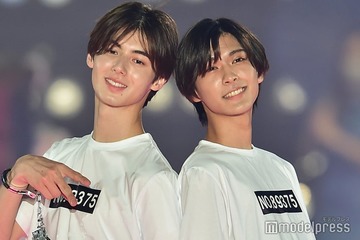 Z世代から人気誇るイケメン・翔＆酒寄楓太、お揃い衣装で登場 笑顔が眩しい＜関西コレクション 2023 A／W＞ 画像