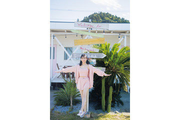 日向坂46上村ひなの、スラリ美脚披露 1stソロ写真集「そのままで」4種の裏表紙解禁 画像