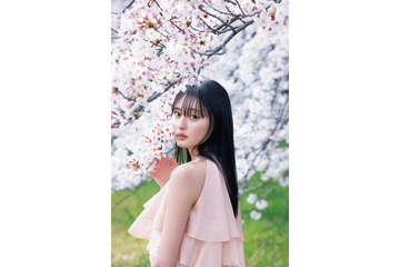 乃木坂46遠藤さくら、桜の下で儚げな雰囲気　1st写真集先行カット第4弾解禁 画像