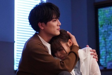 「真夏のシンデレラ」次回予告で健人（間宮祥太朗）にハグする女性登場「何者？」「波乱の予感」の声 画像