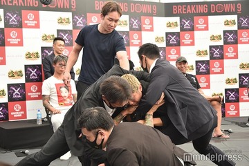 「BreakingDown9」会見中に乱闘勃発 朝倉未来「結構疲れちゃった」 画像