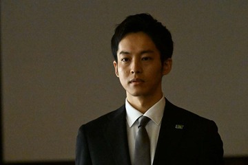 「VIVANT」松坂桃李、一発OK“別班”銃撃シーン舞台裏公開「貴重な映像」「迫力満点」の声 画像