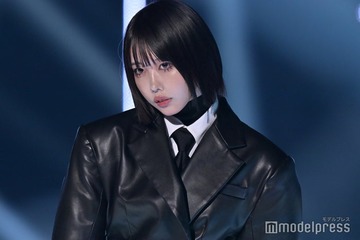 あの、スラリ美脚に釘付け アイメイク×レザーでモードな空気纏う＜TGC2023A／W＞ 画像