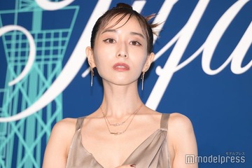 田中みな実、胸元ざっくりヌーディドレスで美谷間大胆披露＜ティファニー表参道オープニングイベント＞ 画像