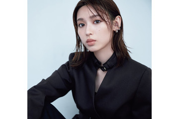 白石聖、ヌーディーメイク＆メンズライクアクセでハンサムな姿に 画像