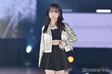 なえなの、ミニスカでウエスト＆美脚大胆魅せ ロングヘアで大人っぽく＜GirlsAward 2023 A／W＞ 画像