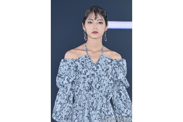 若月佑美、美デコルテ大胆披露 クールなドレススタイル＜GirlsAward 2023 A／W＞ 画像