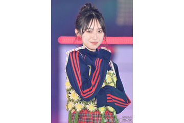 日向坂46金村美玖、愛くるしいお団子ヘアに視線集中＜GirlsAward 2023 A／W＞ 画像