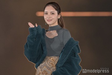 那須ほほみ、美脚披露＆鎖骨ちらり 小悪魔的可愛さで魅了＜GirlsAward 2023 A／W＞ 画像