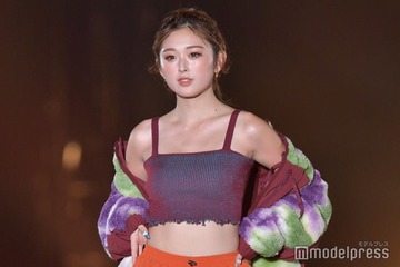 ゆうちゃみ、美ウエスト＆デコルテ大胆魅せ＜TGC 北九州 2023＞ 画像
