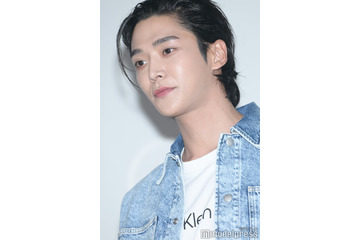 ロウンが来日 ショーツチラ見せデニムコーデで「不可抗力」な魅力＜Calvin Klein グローバルイベント in TOKYO＞ 画像