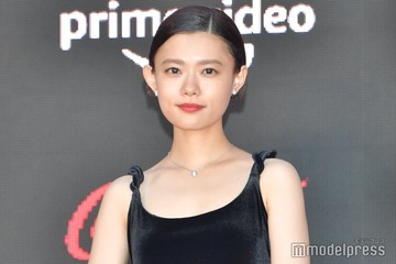 杉咲花、美背中輝くブラックドレスで大胆肌見せ＜第36回東京国際映画祭＞ 画像